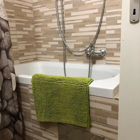 Charmante 2-zimmer 1 Wohnzimmer Im Zentrum Von Innsbruck, Wifi Appartement