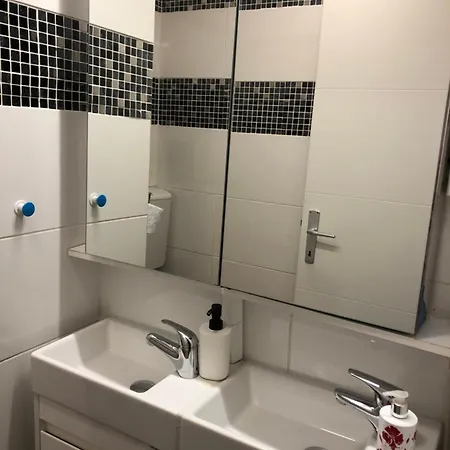 Charmante 2-zimmer 1 Wohnzimmer Im Zentrum Von Innsbruck, Wifi דירה *